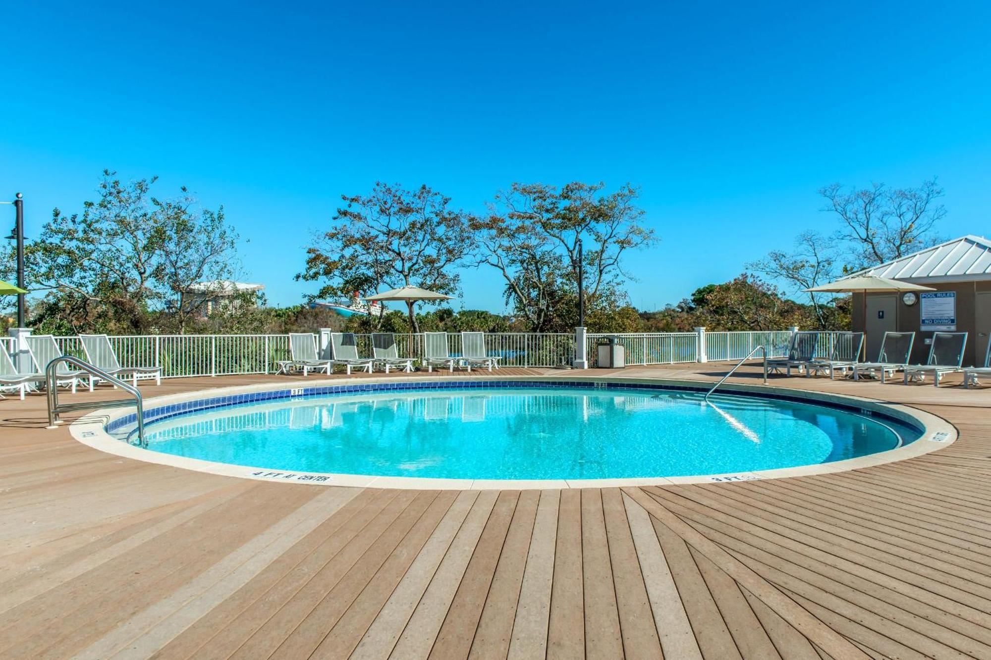 Laketown Wharf 905 Holiday home